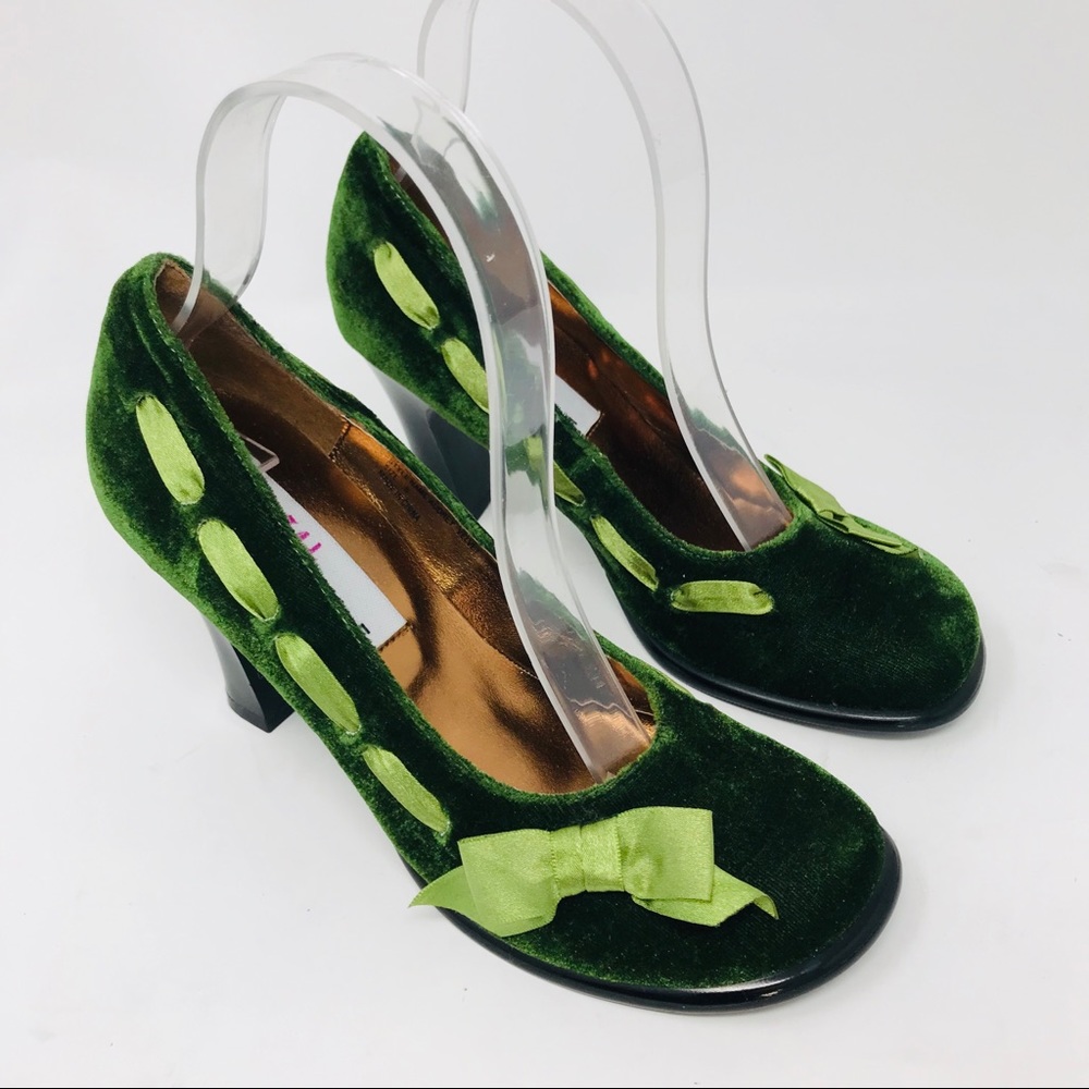 Very Volatile Green Velvet Retro Pinup Heels